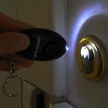 Botón de pánico con alarma y llavero